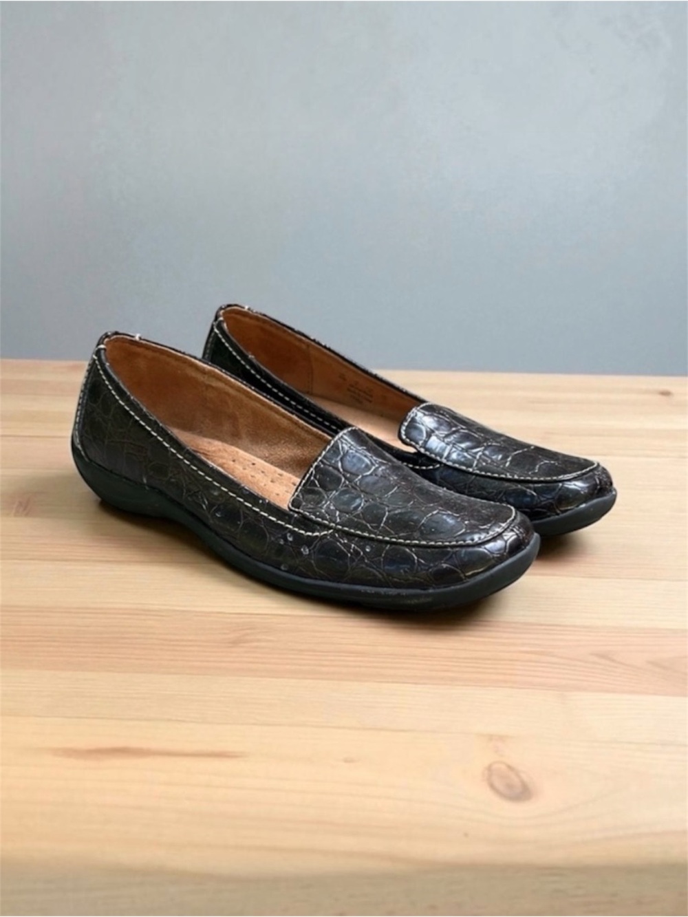Natural Soul by Naturalizer Fanna Croc-Embossed Loafer in Dark Brown Size 6
